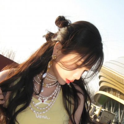 桥上的女孩